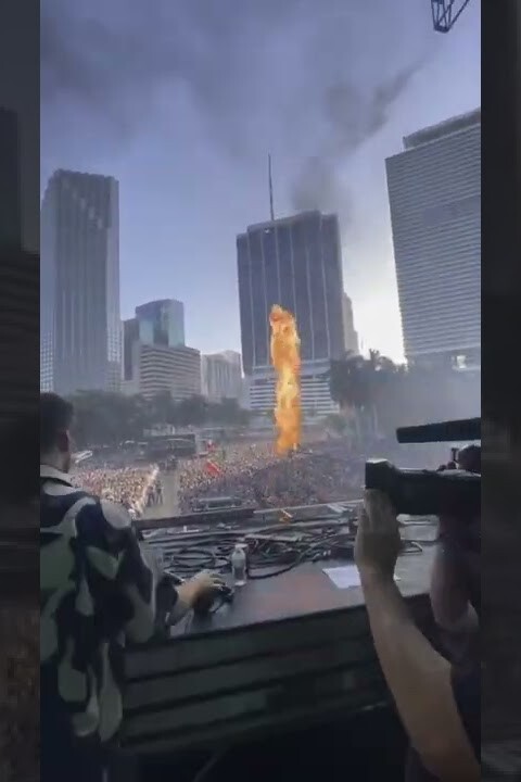 Oliver Heldens spicing up the crowd with this drop at Ultra Music Festival Miami ?