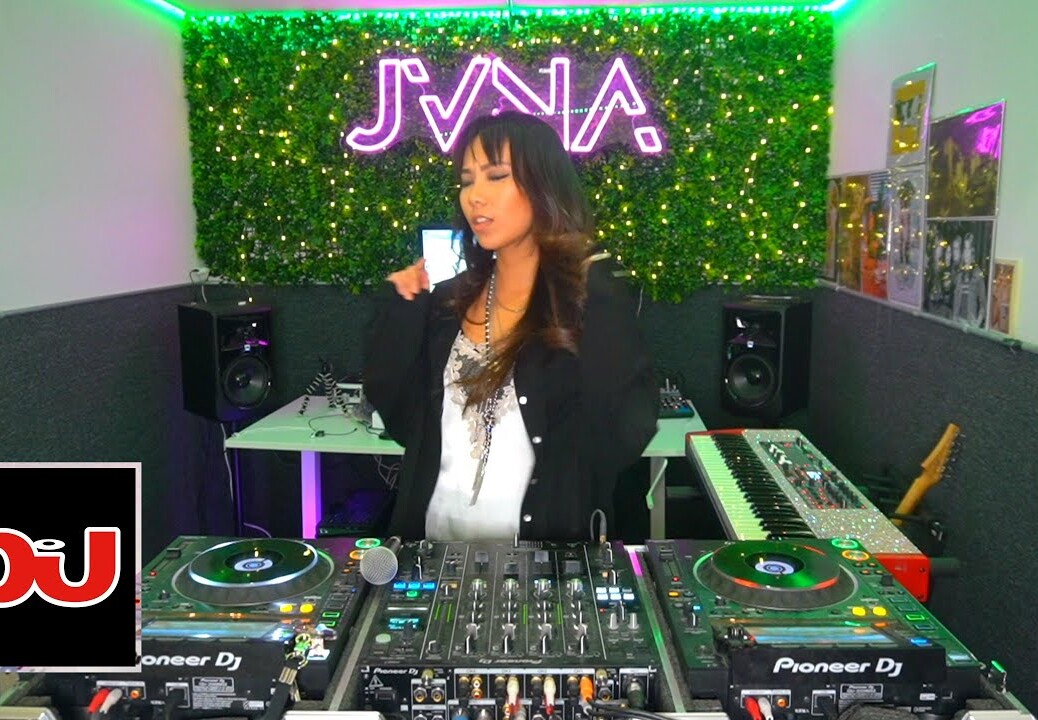 JVNA live for the #Top100DJs Virtual Festival, in aid of Unicef :raised_hands: