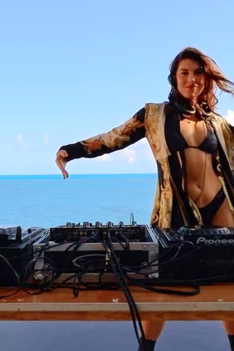 Kiki Solvej techno & rave live @ the Bahamas