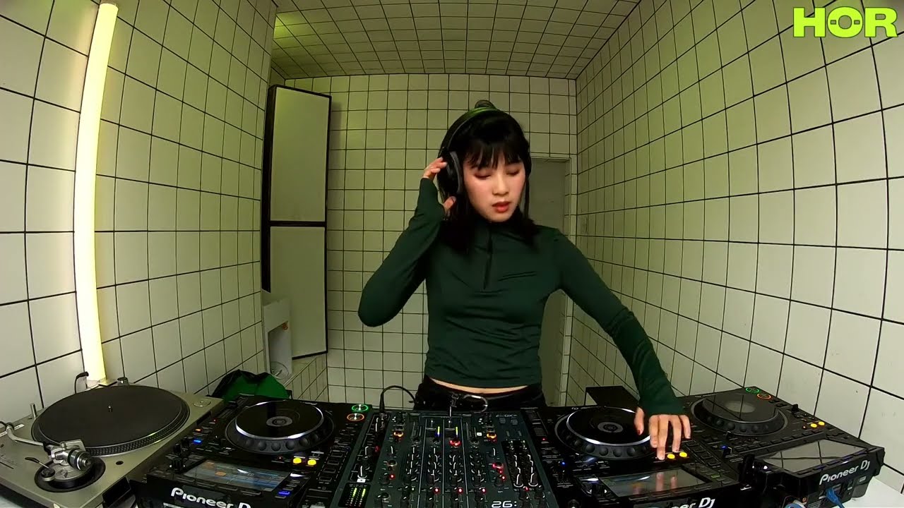 Mannequin Jing HÖR Apr 22 / 2022 Virtual Clubbing Life