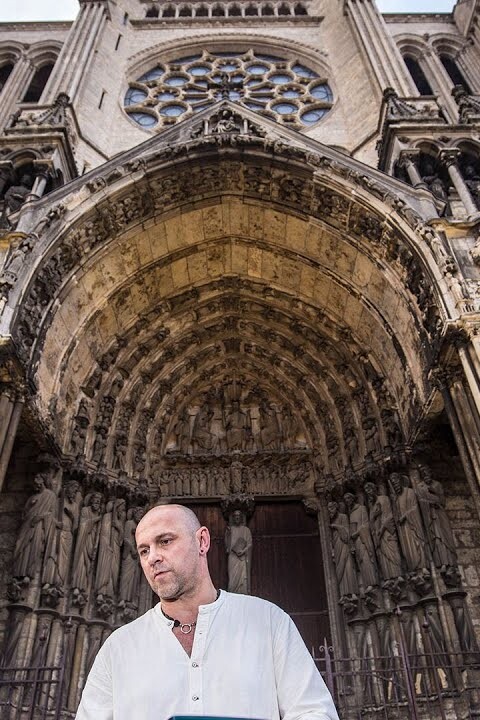 Henrik Schwarz live at Cathédrale de Chartres in France for Cercle