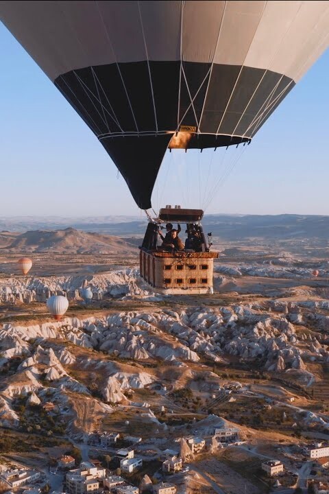 Ben Böhmer live above Cappadocia in Turkey for Cercle
