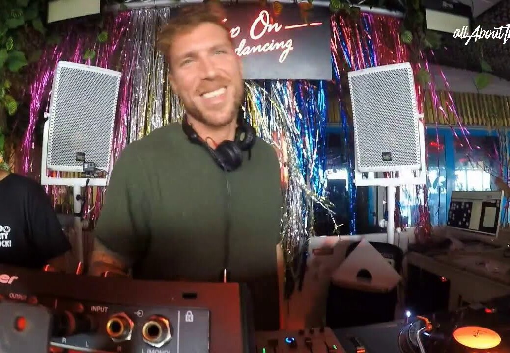 Cesar Vincent B2B Isbel x Keep on Dancing at Bora Bora Ibiza © www.Allaboutibizatv.net