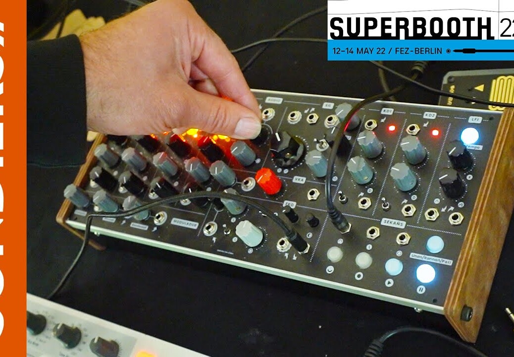 [SUPERBOOTH22] EOWAVE / TOUELLSKOUARN OSTILH – Le synthé conçu avec Yann Tiersen (prototype)