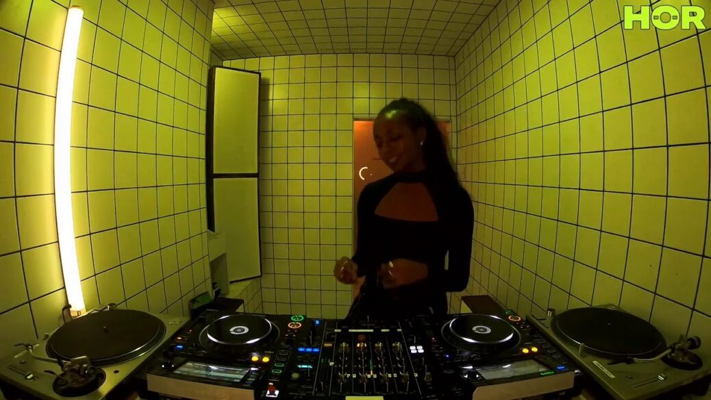 Foundation FM X HÖR – Kikelomo / November 13 / 7pm-8pm Foundation FM X HÖR – Kikelomo / November 13 / 7pm-8pm