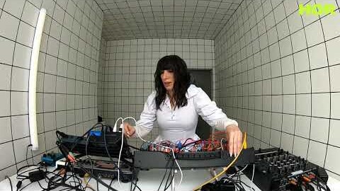 Dame-Music – Lady Starlight (LIVE) / June 5 / 4pm-5pm