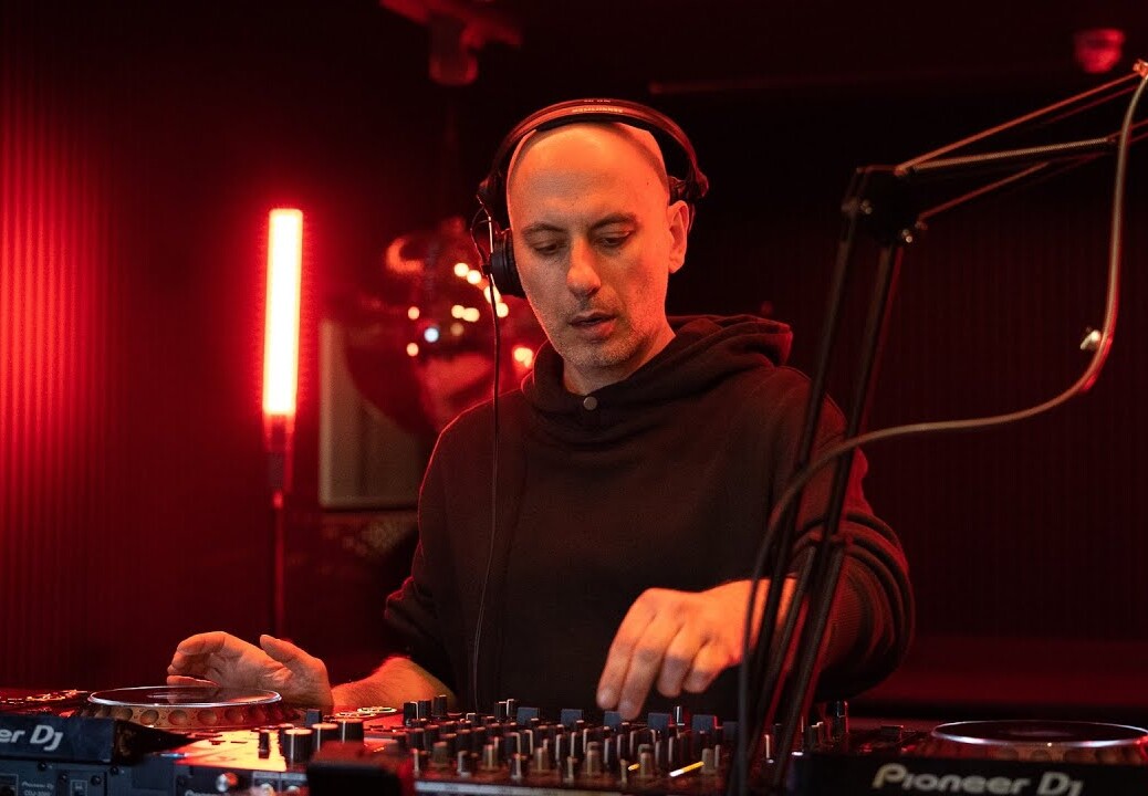 Riva Starr – Essential Mix (Short Broadcast Version) – Live from Surfcomber, WMC Miami 03/11  (AUDIO)