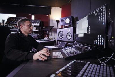 Tom Hades – Rhythm Converted Podcast 335 with Tom Hades (Live from Ostend Beach, Ostende, Belgium) (AUDIO)