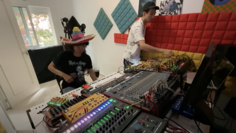 Uyghur performers of electronic music spread awareness about Uyghur identity in Europe – Global Voices