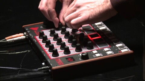 AKAI RYTHM WOLF : contrôleur de production musicale ( La Boite Noire )