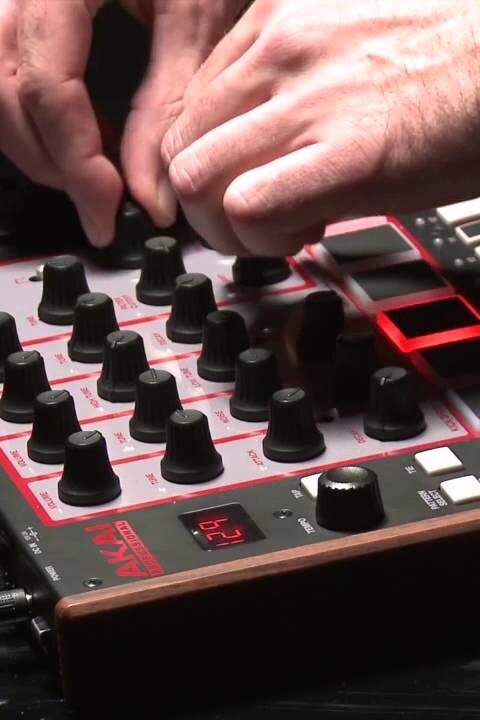 AKAI RYTHM WOLF : contrôleur de production musicale ( La Boite Noire )