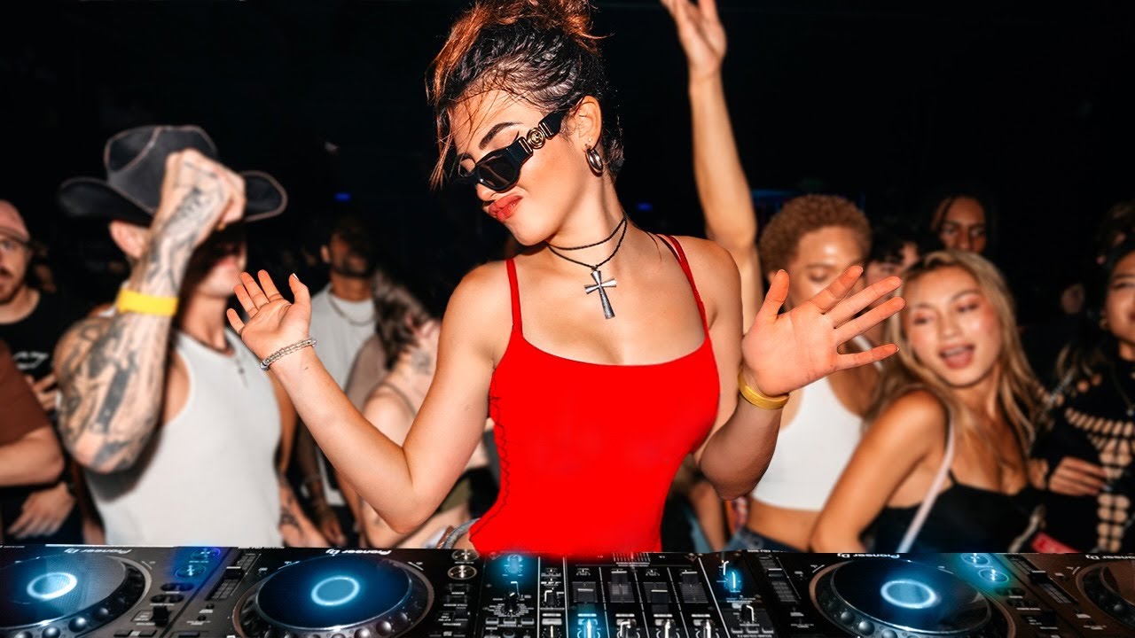 TECHNO RAVE MIX | Andrea Botez [4K] - Virtual Clubbing Life