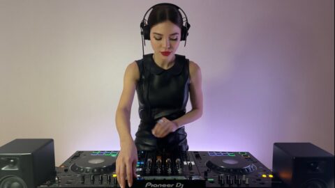 Vera Aire – Live @ Home Set, Moscow / Melodic Techno & Progressive House Mix